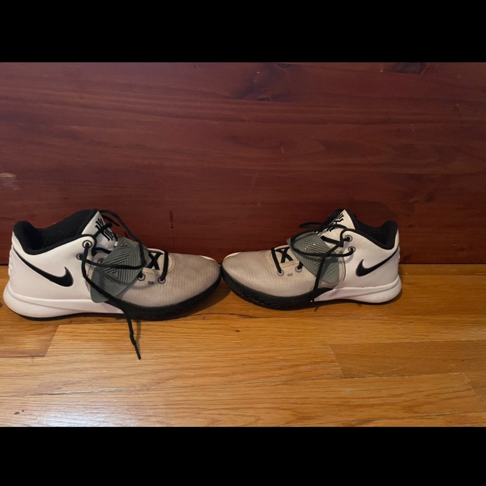 Kyrie mens fly trap lll JBY white black cool grey